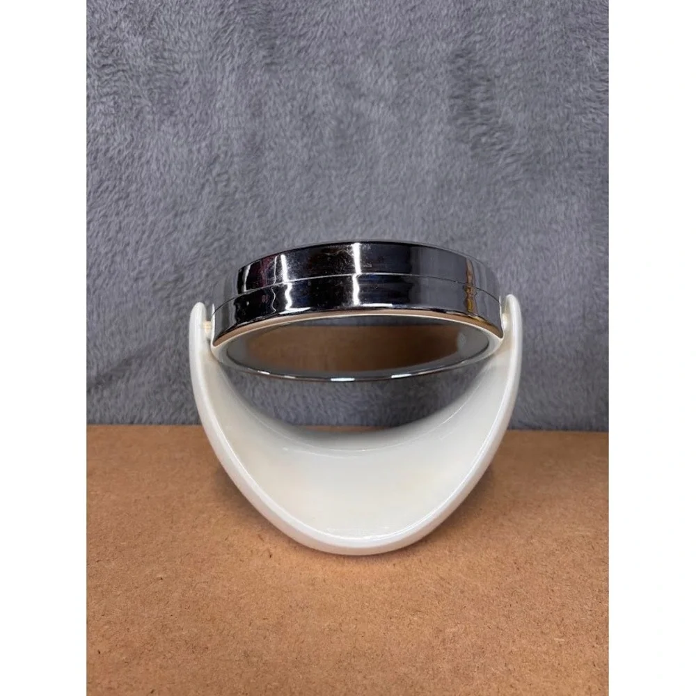 TEC.BEAN Lighted Makeup Mirror White‎ Chrome LED Ring Light Battery Op Round